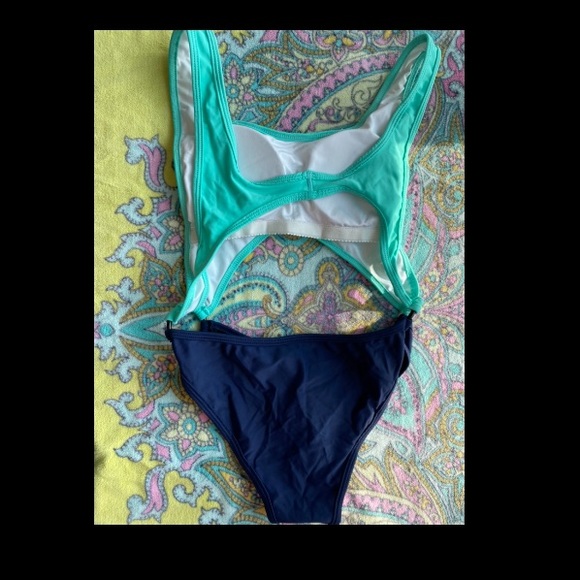One piece cutout swimsuit - Picture 2 of 2
